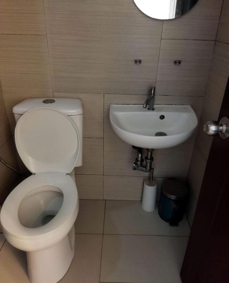 Room In Alabang Manila Exteriör bild